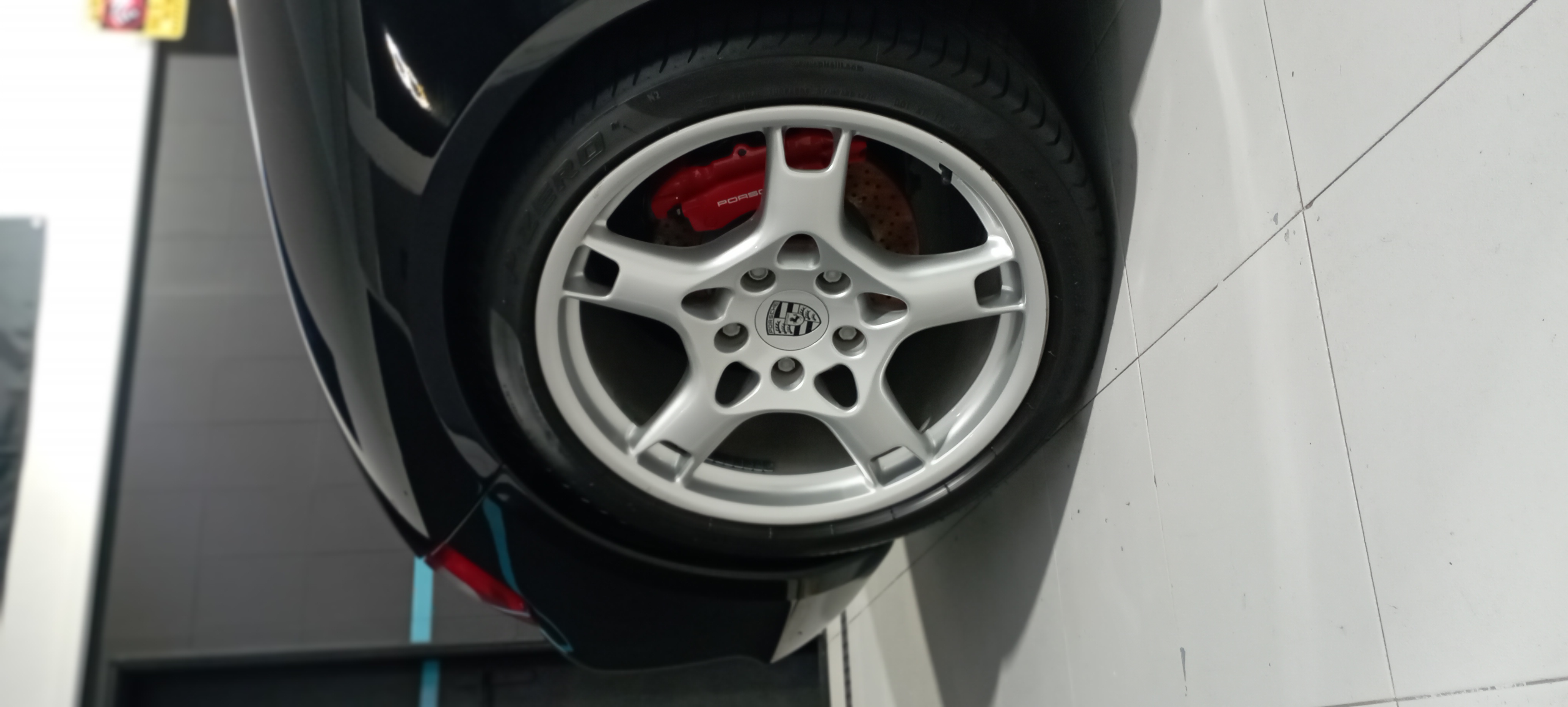 Jante traseira de um Porsche Boxster S