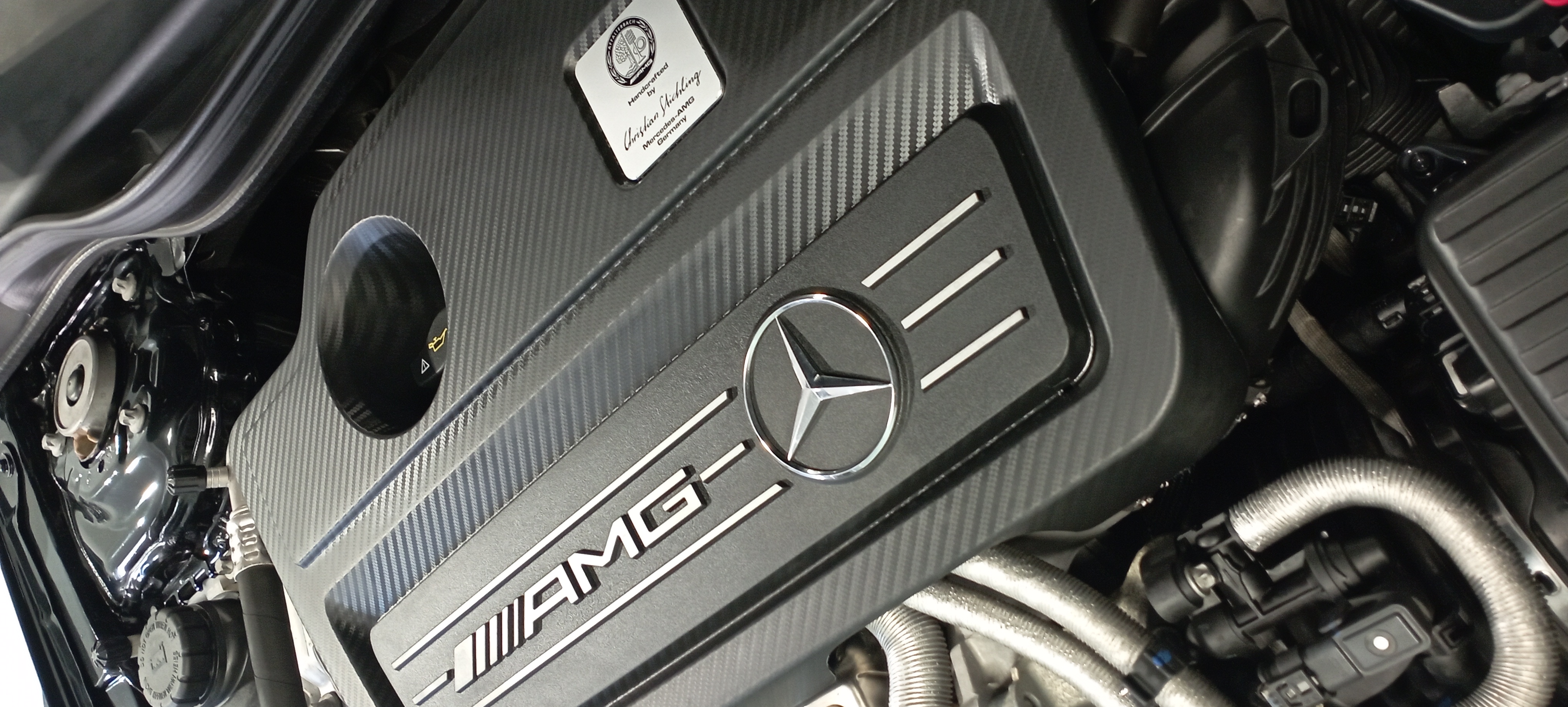 Tampa de motor de um A45 AMG